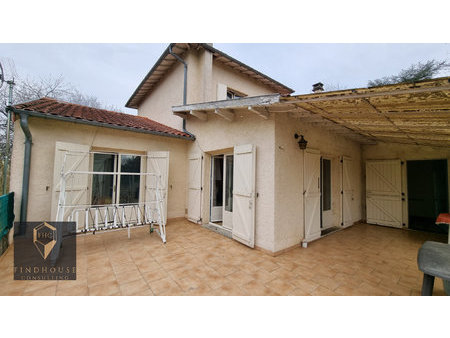 maison t7 de 160 m2 avec garage et jardin - impasse