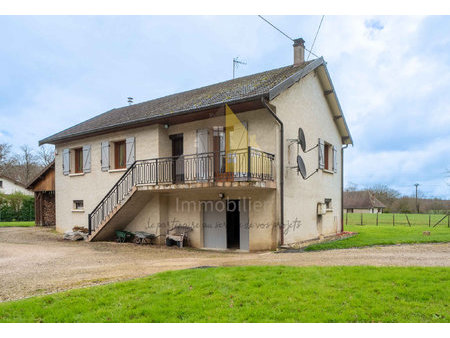 pavillon à proximité du bourg