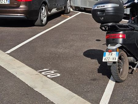 place parking à louer