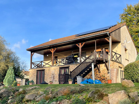 charmante maison rénovée de 6 pièces avec balcon et joli jardin  dans petit hameau