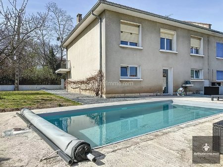 maison sur sous-sol avec jardin et piscine