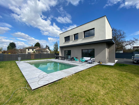 lissieu - les chères : maison contemporaine de170 m² sur 723 m² de terrain + piscine