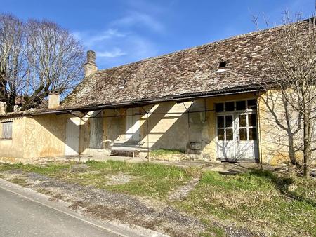 jolie maison de village à rénover entièrement près de beaumont-du-périgord  dordogne