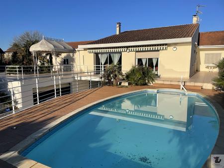 bergerac : villa d'exception  bord dordogne 192m2 hab  piscine  3 garages