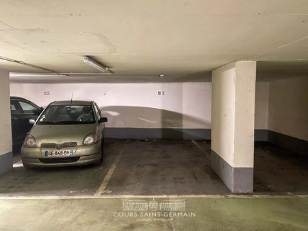 place de parking - place des vosges