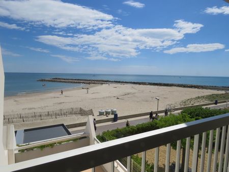 appartement palavas vue face a la mer avec terrasse et acces direct mer