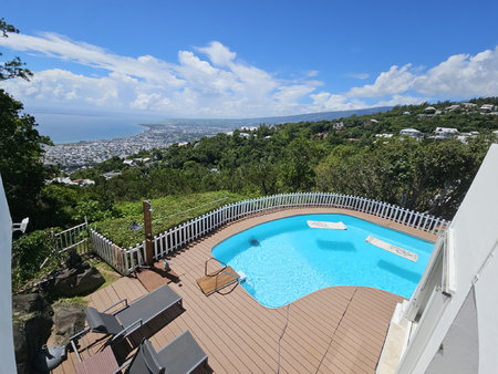villa 5 chambres avec piscine la montagne