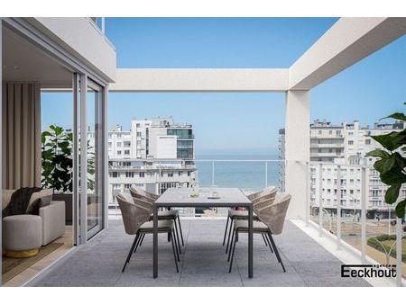luxueus vernieuwd appartement met zonnig terras en zicht op golfterrein en zee !