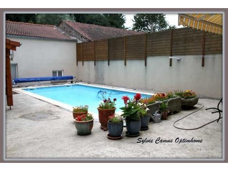 sainte-sigolène 2 appartements dans maison de ville  245 m² avec piscine dans cour intérie