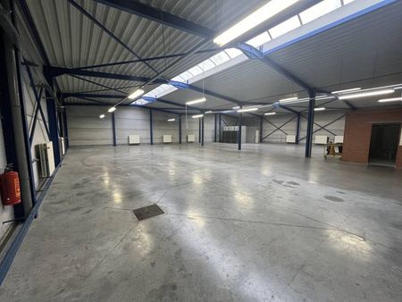 entrepôt avec bureau (900 m²) à louer à wetteren