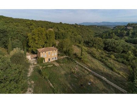 la roque sur pernes (fontaine vaucluse) - mas restauré (5 ou 6 chambres) entourée de sa ca