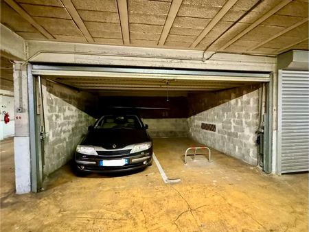 place de parking dans double garage