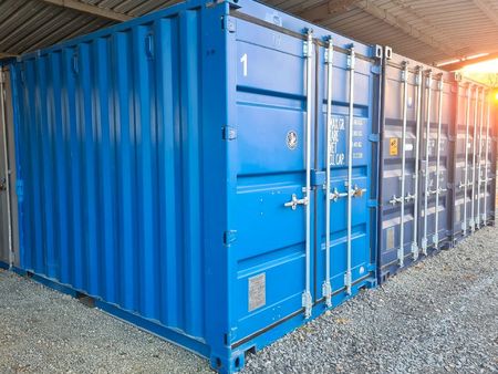 location box de stockage  garde meubles  sécurisé  container  garage