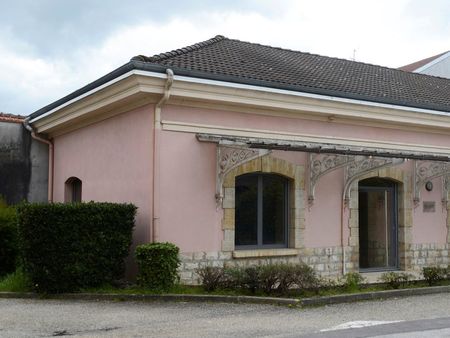 local commercial 2 pièces 58 m² oyonnax