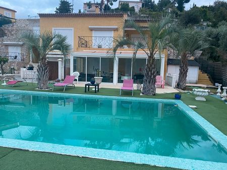 immense villa avec piscine sur les hauteurs de nice
