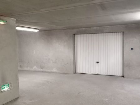 vends garage 18 m² résidence fermée