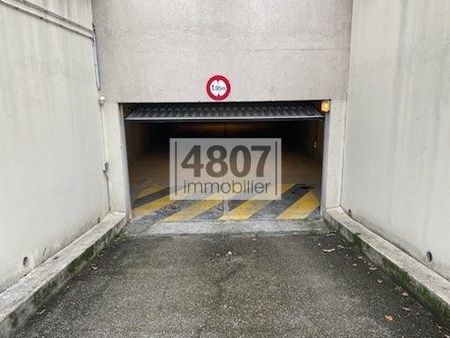 parking/box 14 m² cluses