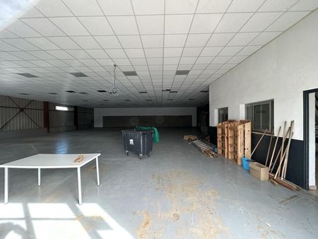 local commercial 875 m²