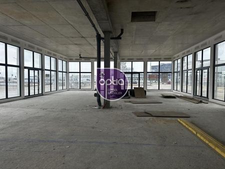 local commercial 600 m²