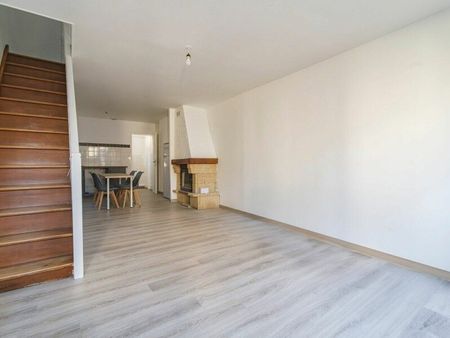 location appartement  82.97 m² t-4 à vertus  750 €