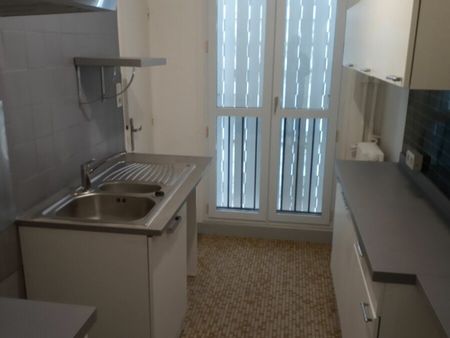 location appartement  m² t-4 à rochefort  775 €