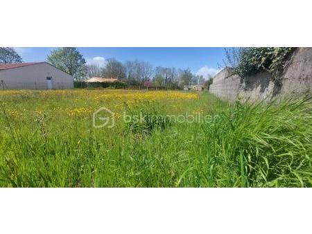 vente terrain à saint-pompain (79160) : à vendre / 670m² saint-pompain