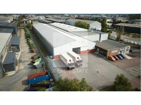 location d'entrepôt de 5 817 m² à meyzieu - 69330