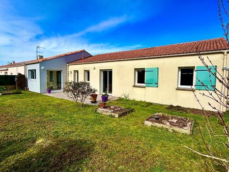 vente maison à montaigu (85600) : à vendre / 110m² montaigu
