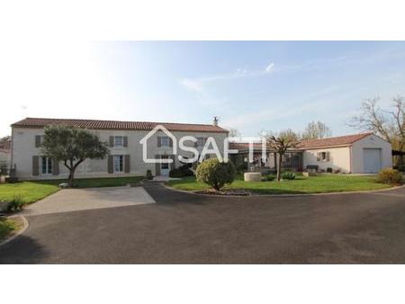 vente maison piscine à fontenay-le-comte (85200) : à vendre piscine / 268m² fontenay-le-co