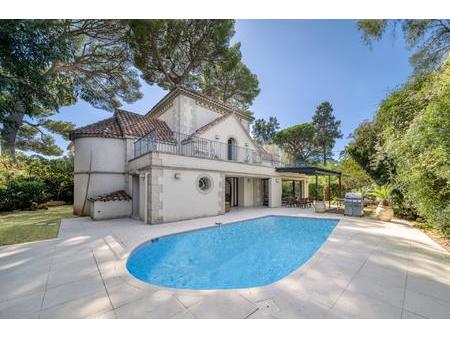 jolie villa provençale rénovée de style gothique située sur le cap d&039 antibes entre...