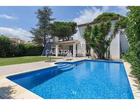 villa de luxe avec piscine et la vue mer dans domaine de prestige