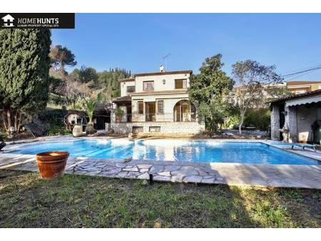 grande villa familiale de style provençal sur un terrain privé.cagnes sur mer - val...