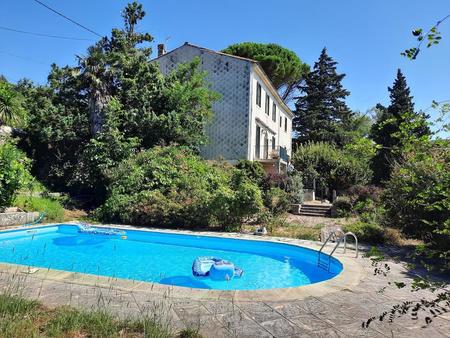 ravissante maison avec 202 m² habitables sur 1448 m² avec piscine et plage au bord de...