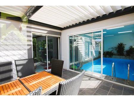 agde-quartier résidentiel-villa t6 sur terrain de 800 m2-piscine