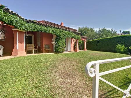villa à vendre sur le golf de sainte maxime  cette ravissante maison de style provençal...