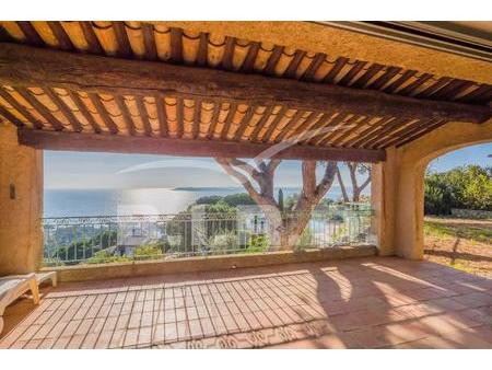 secteur --semaphore-- villa provencale avec vue mer sur saint tropez