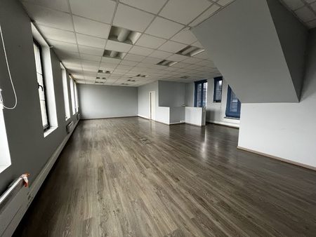 location locaux professionnels 140 m²