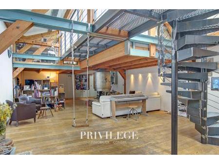 pere lachaise/gambetta- loft de 153 m2 habitables au calme   avec terrasse.
