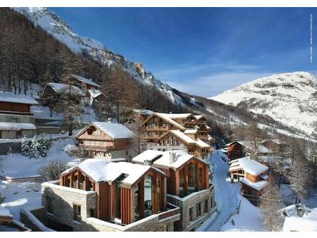 dans un cadre calme à l’orée de la forêt  la gelinotte  rénovée par un architecte de...