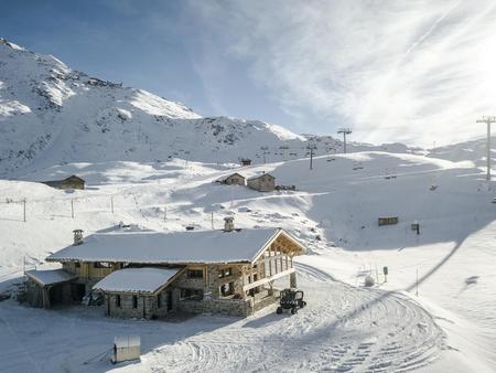 chalet de 7 chambres ski in and out dans un emplacement exceptionnel et totalement unique.