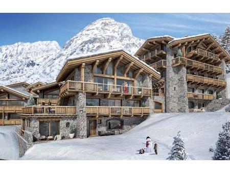 superbe chalet skis sur plan de 5 chambres avec vue panoramique sur les montagnes situé à.