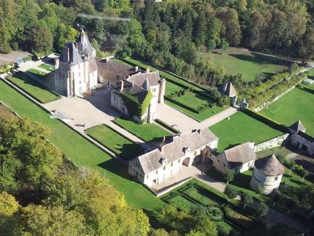 domaine de 100 hectares avec château xvième siècle à seulement 50 minutes de paris