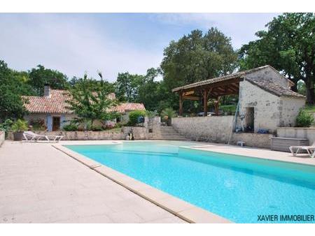 charmante propriété avec studio et 2 chambres indépendante  piscine  située sur terrain de