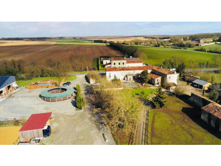 vente maison saint-jean-d'angély : 799 000€