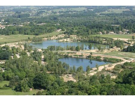 propriete : base de loisirs -13 hectares avec lac