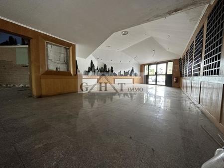 local commercial 351 m² a louer