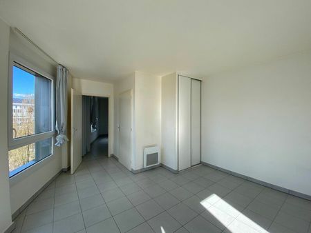 location appartement  m² t-3 à lyon 7  951 €