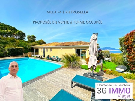 pietrosella (20166) vente à terme occupé pour cette jolie villa avec piscine et vue mer  s