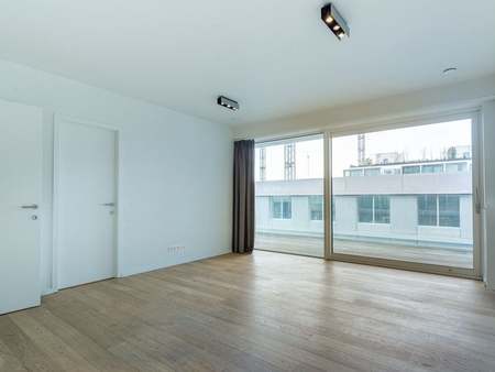 appartement à louer à antwerpen € 1.150 (kmsix) - skyline renting services | zimmo