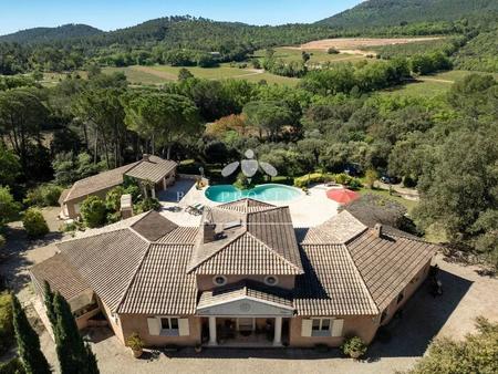 villa avec maison d`amis et piscine sur magnifique terrain de 14.000 m2